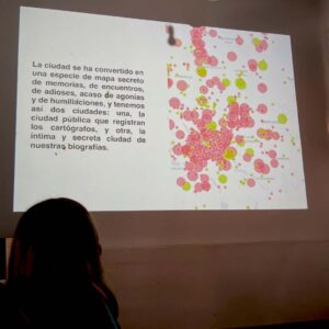 Diálogos en voz baja